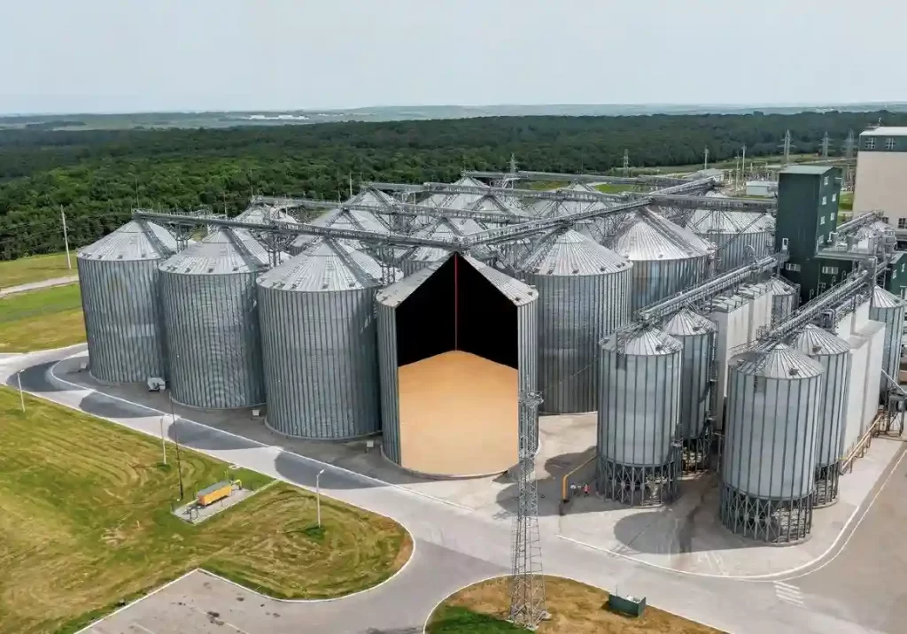 Laser ranging is used for the detection of grain silo positions