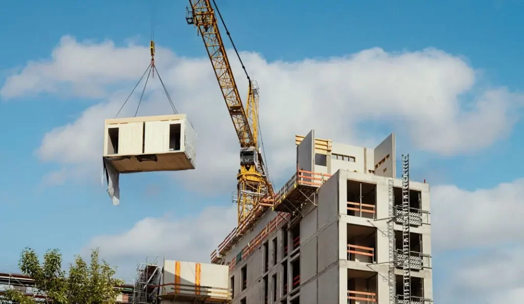 Laser ranging is used for tower cranes